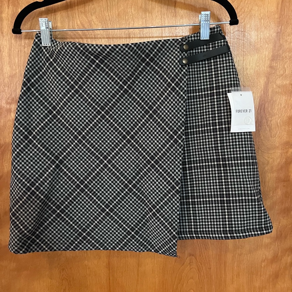 NWT. Forever 21 Skirt